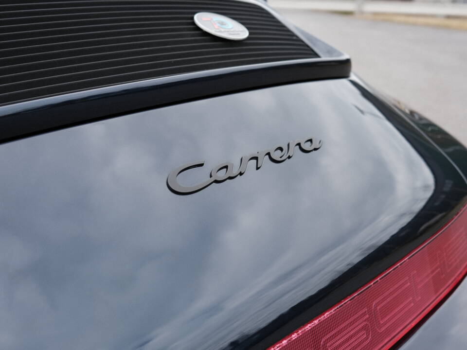 Image 16/97 of Porsche 911 Carrera 4 (1991)