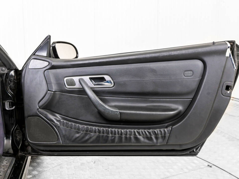 Image 13/50 of Mercedes-Benz SLK 200 Kompressor (2001)