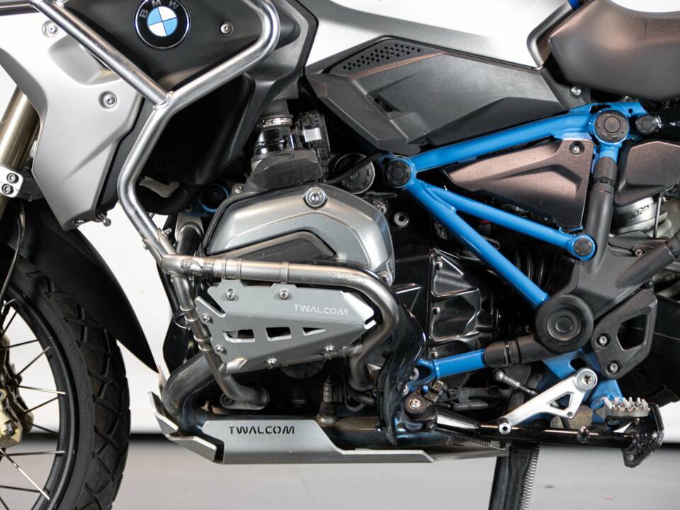 Image 22/50 of BMW DUMMY (2017)
