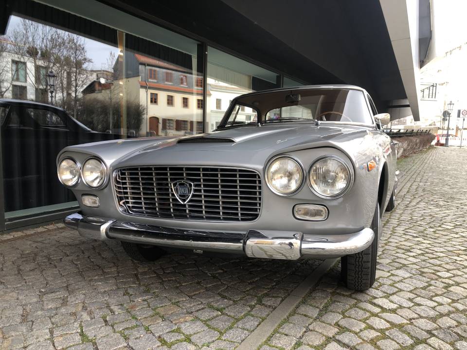 Image 2/30 of Lancia Flaminia GT Touring (1960)