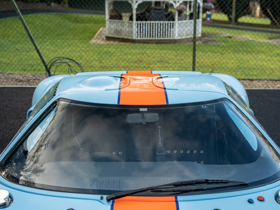Image 13/32 of Ford GT40 (1965)