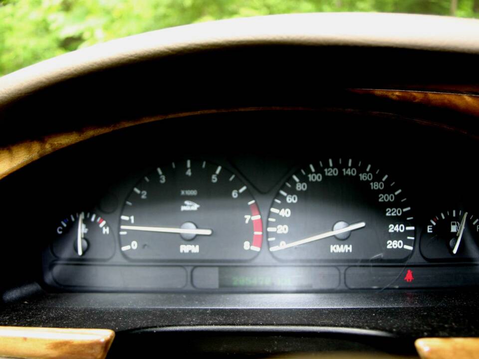Bild 25/51 von Jaguar S-Type 4.0 V8 (2000)