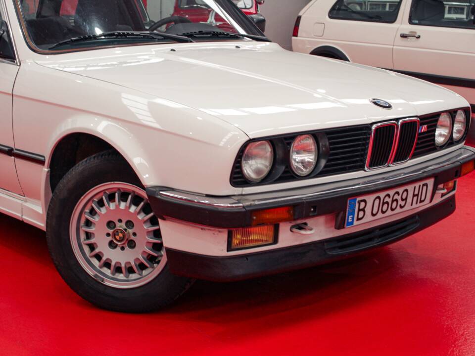 Image 2/38 of BMW 325i (1986)