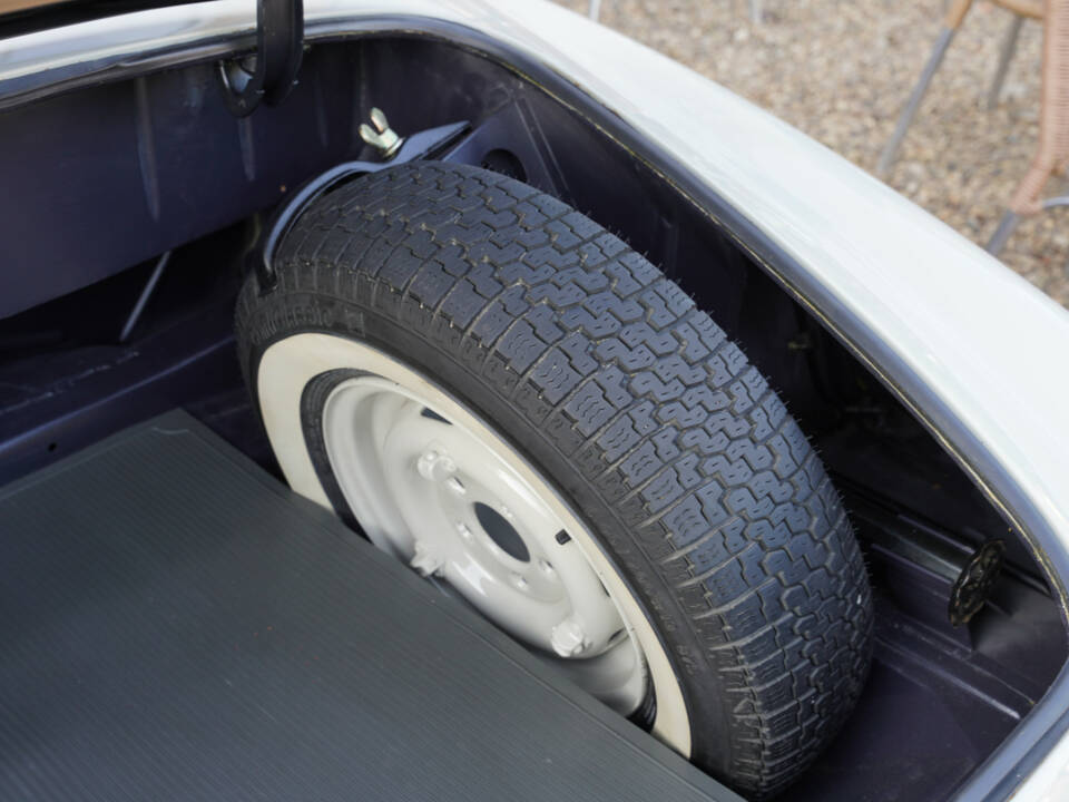 Image 13/50 of Mercedes-Benz 190 SL (1962)