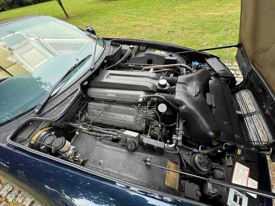 Image 26/27 of Aston Martin V8 Volante (1997)