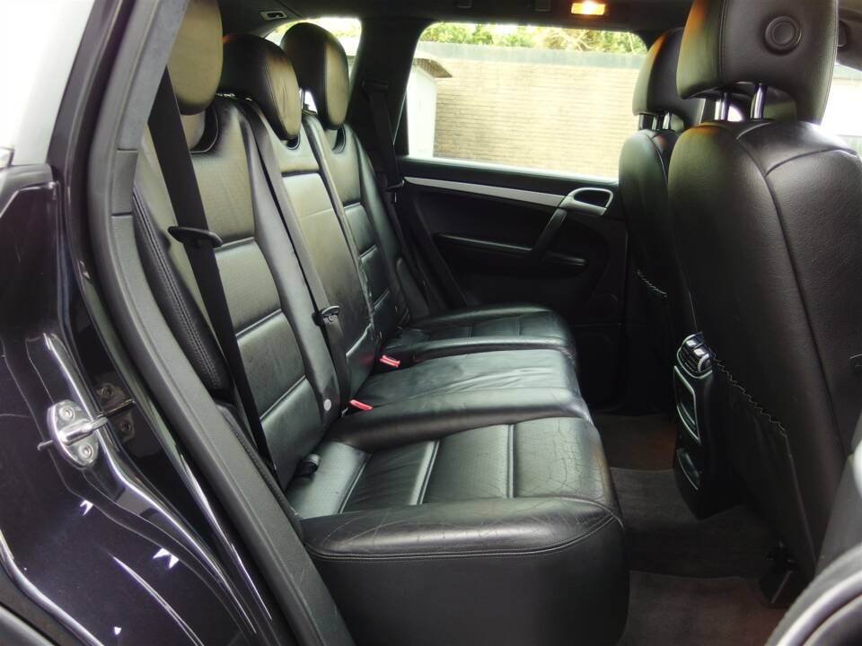 Image 60/99 of Porsche Cayenne Turbo (2007)