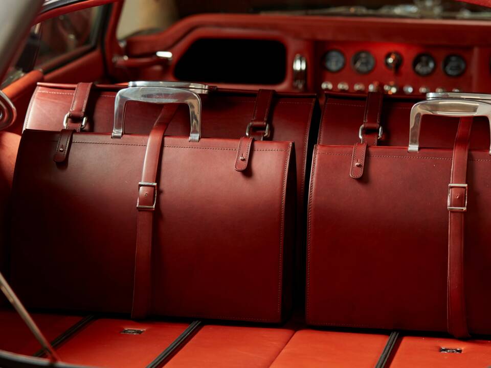 Bild 5/50 von Jaguar E-Type 3.8 Helm (1963)