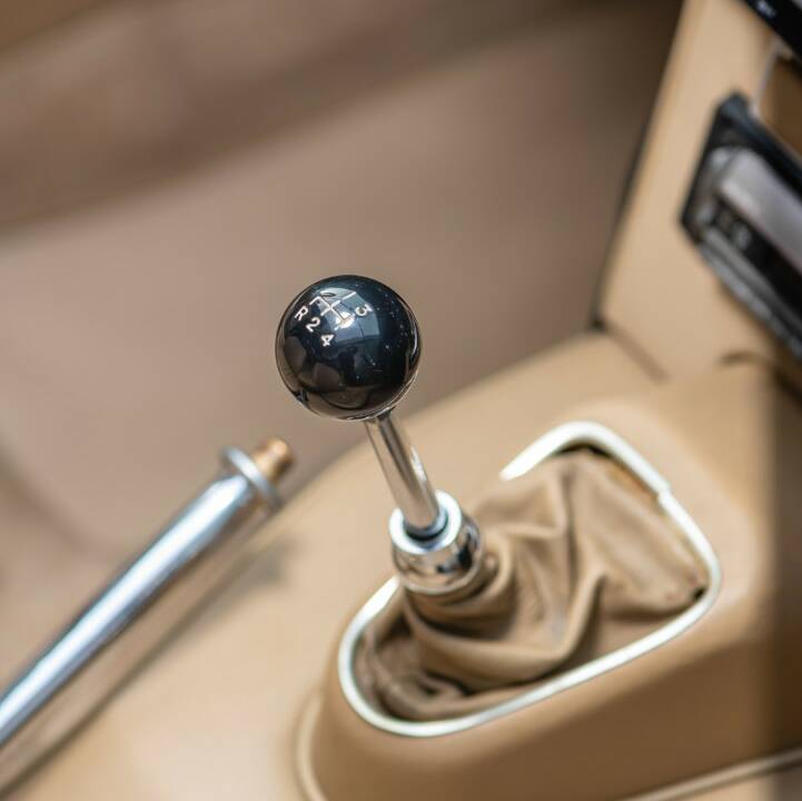 Image 31/48 de Jaguar Type E 4.2 (1965)