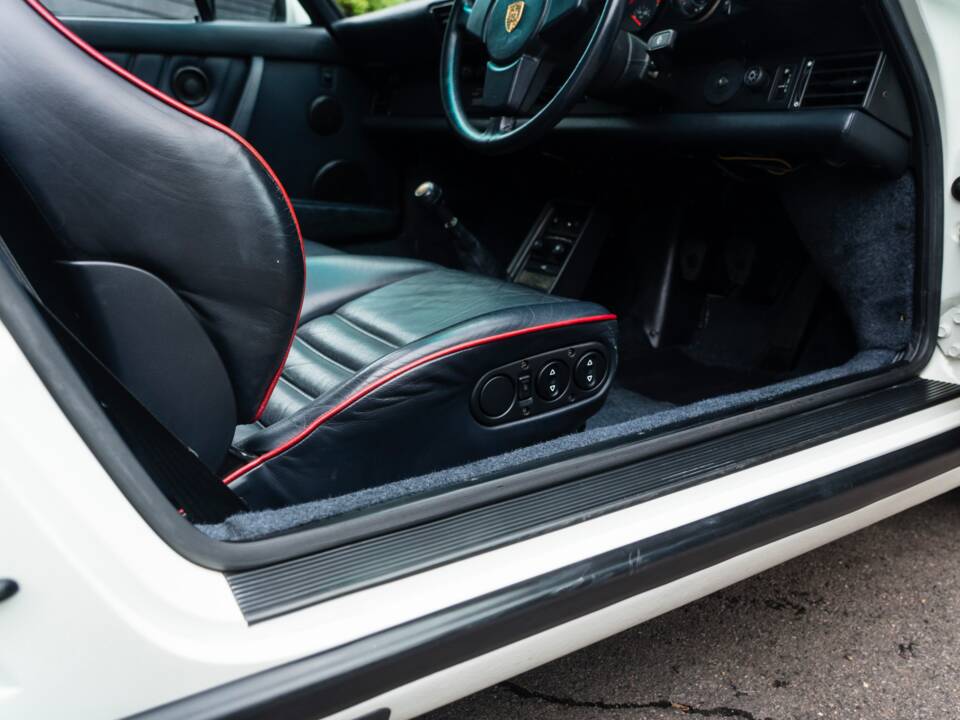 Image 38/50 of Porsche 911 Turbo LE (1989)