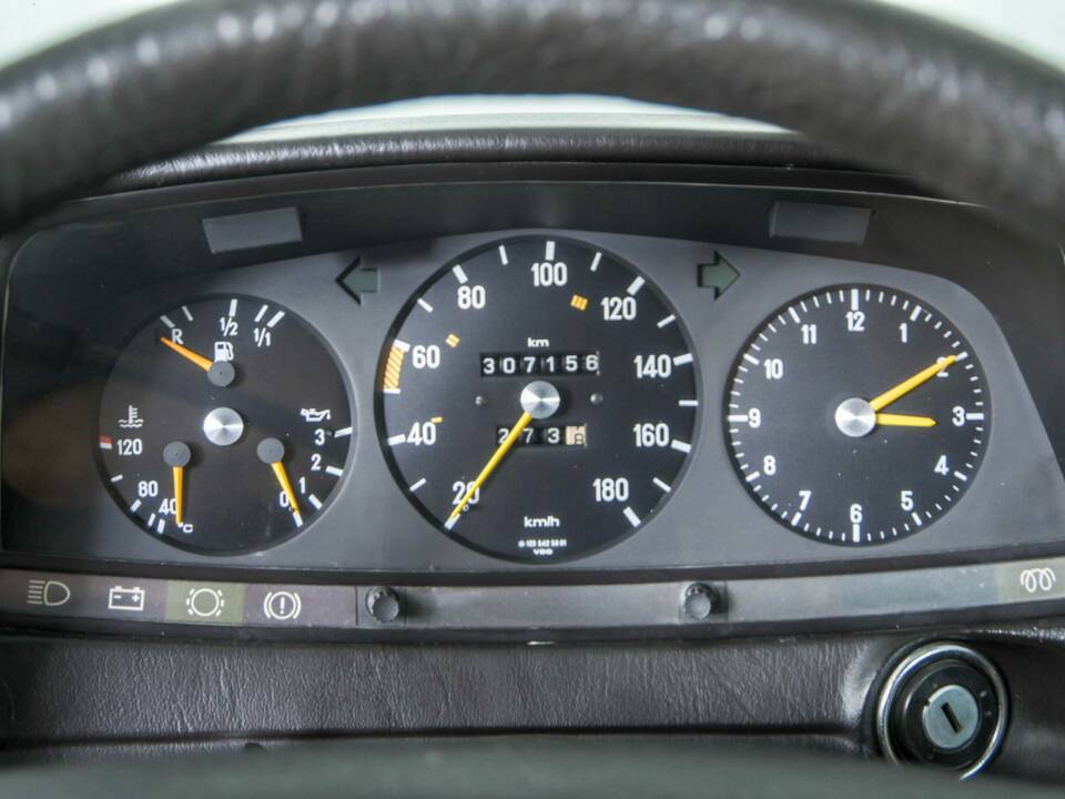 Image 19/50 of Mercedes-Benz 300 D (1980)