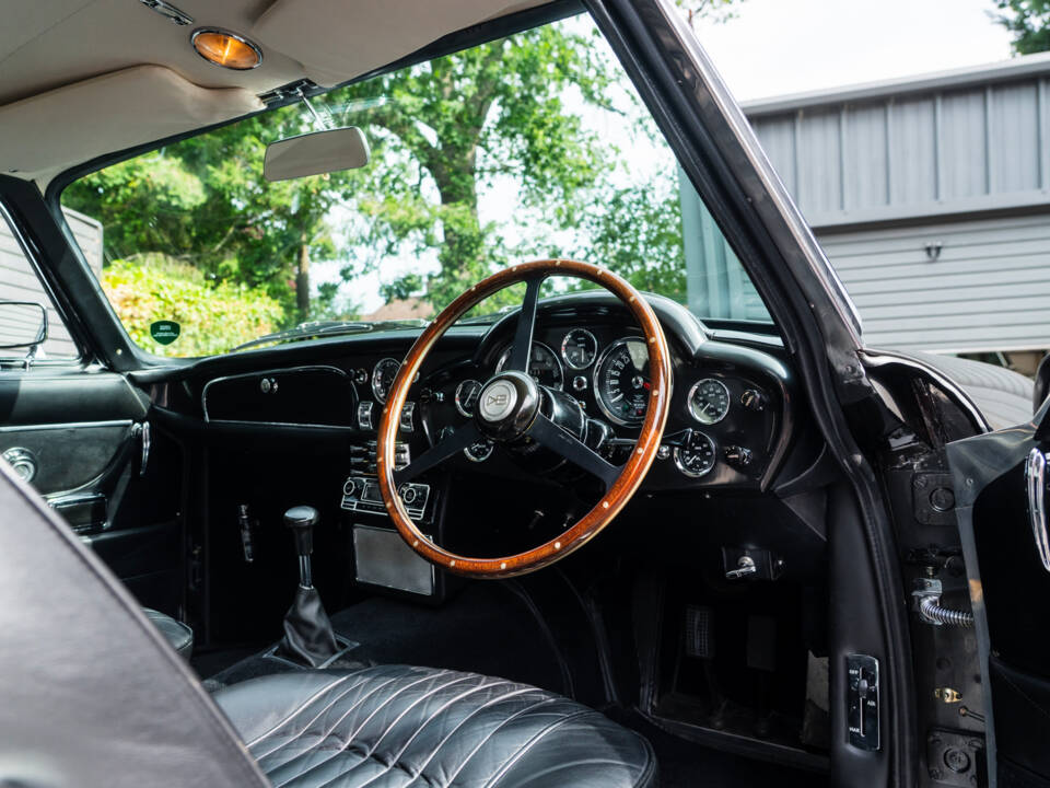 Imagen 37/49 de Aston Martin DB 6 Mk II (1970)