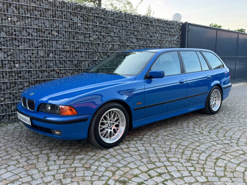 Image 2/100 of BMW 540i Touring (1998)