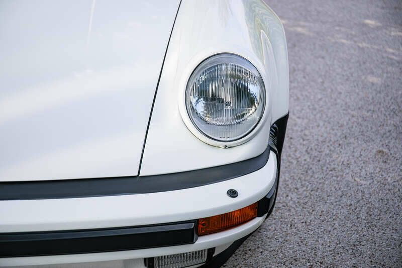 Image 30/31 of Porsche 911 Carrera 3.2 (1987)