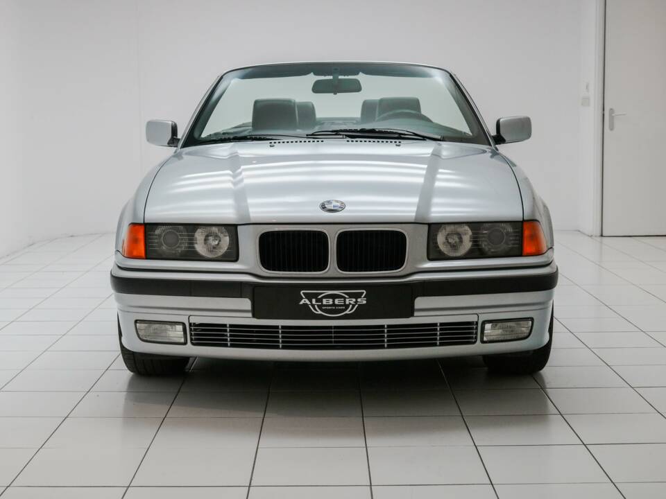 Imagen 4/28 de BMW 325i (1994)