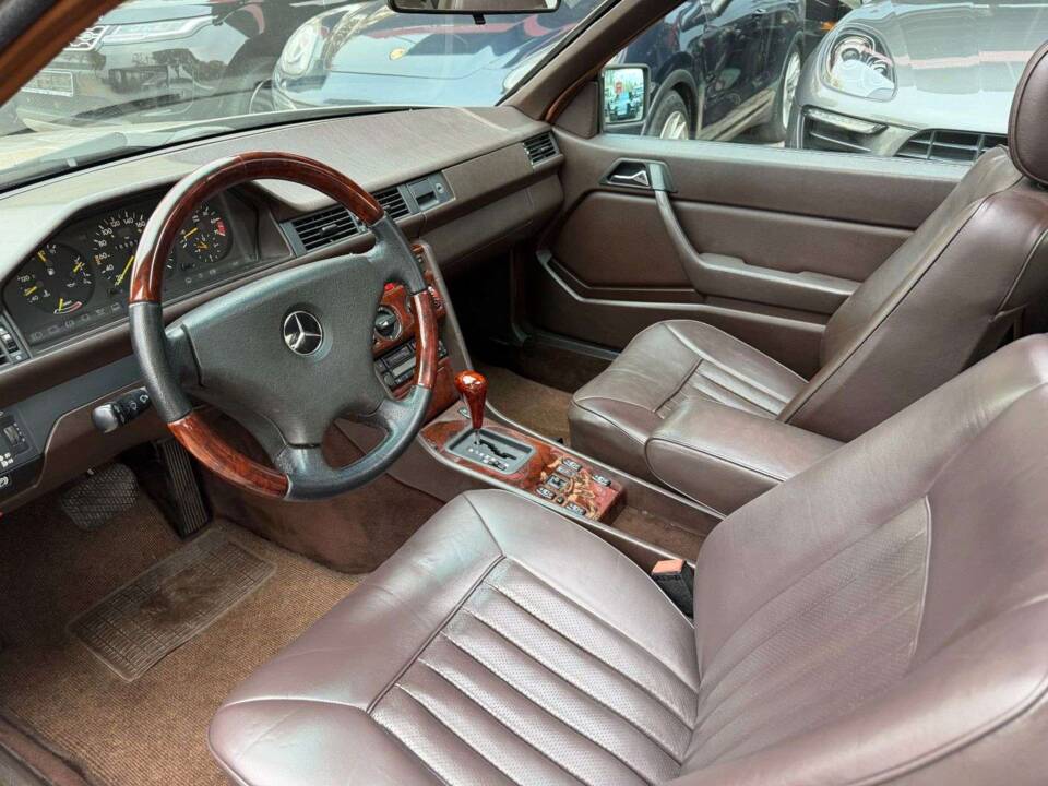 Bild 13/21 von Mercedes-Benz 300 CE (1988)