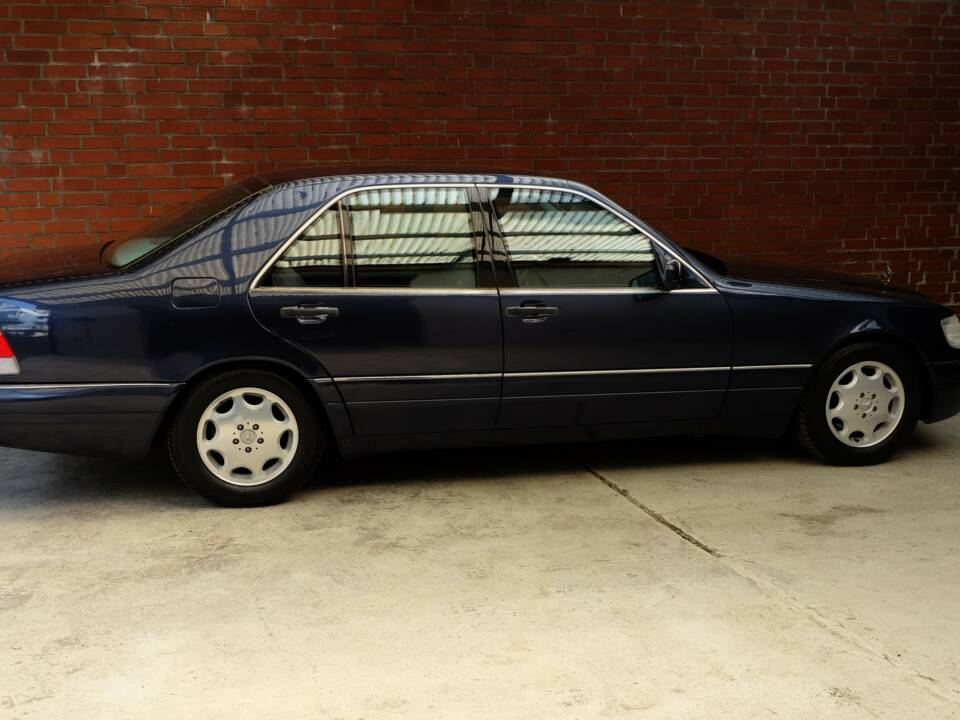 Image 6/65 of Mercedes-Benz S 500 (1996)