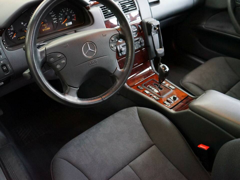 Bild 25/38 von Mercedes-Benz E 200 Kompressor (2001)