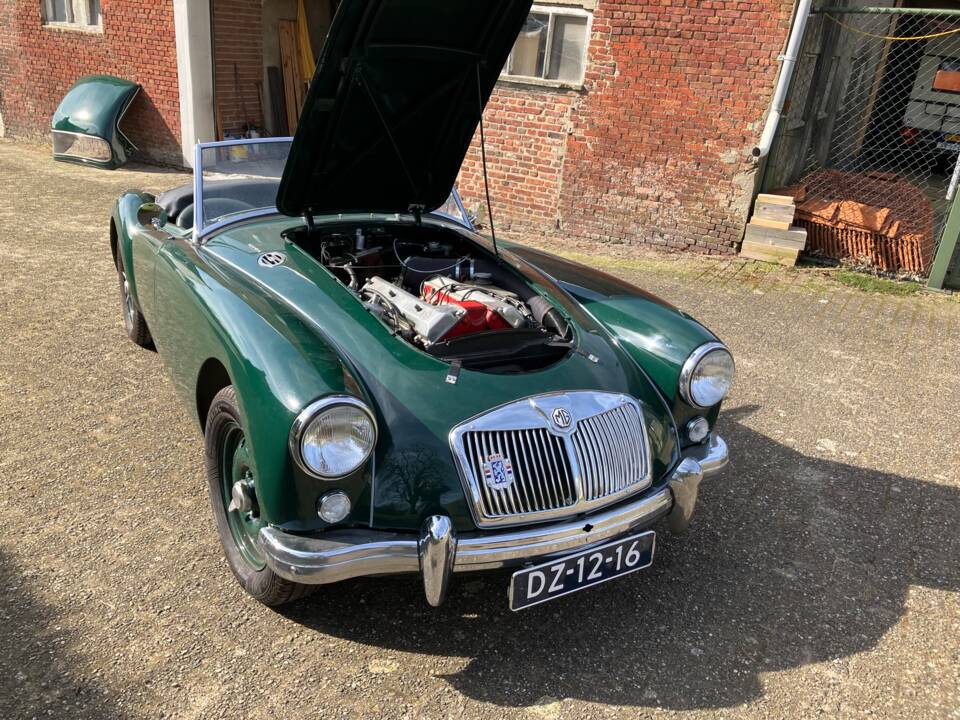 Image 4/17 of MG MGA Twin Cam (1959)