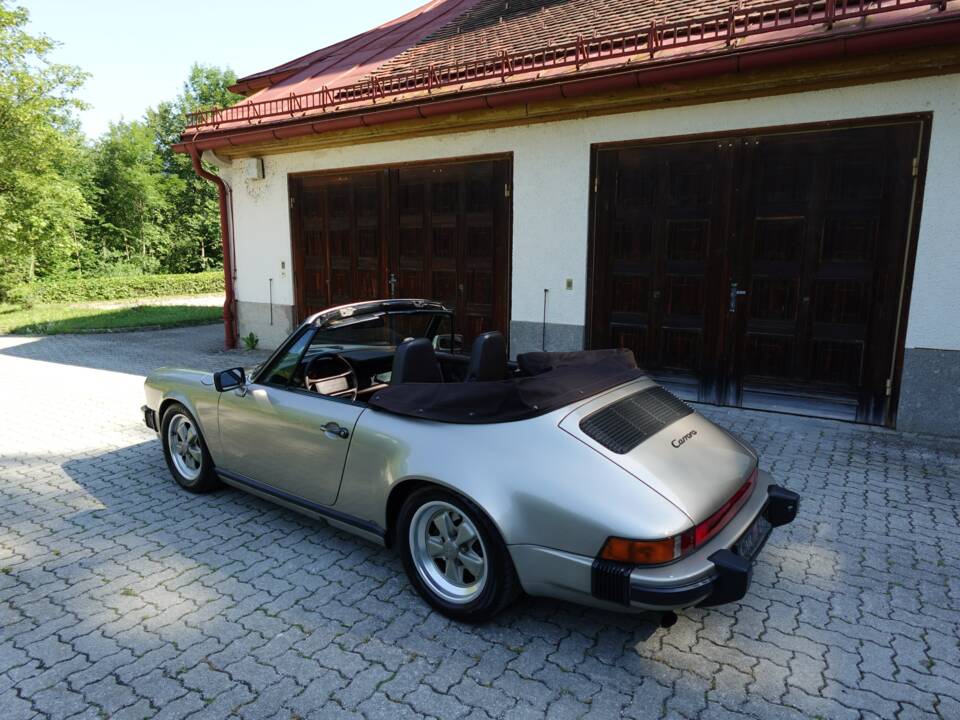 Image 37/40 of Porsche 911 Carrera 3.2 (1986)