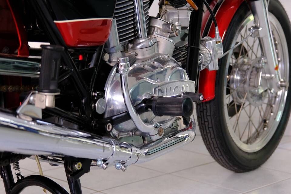 Immagine 90/96 di Ducati 750 GT (1974)