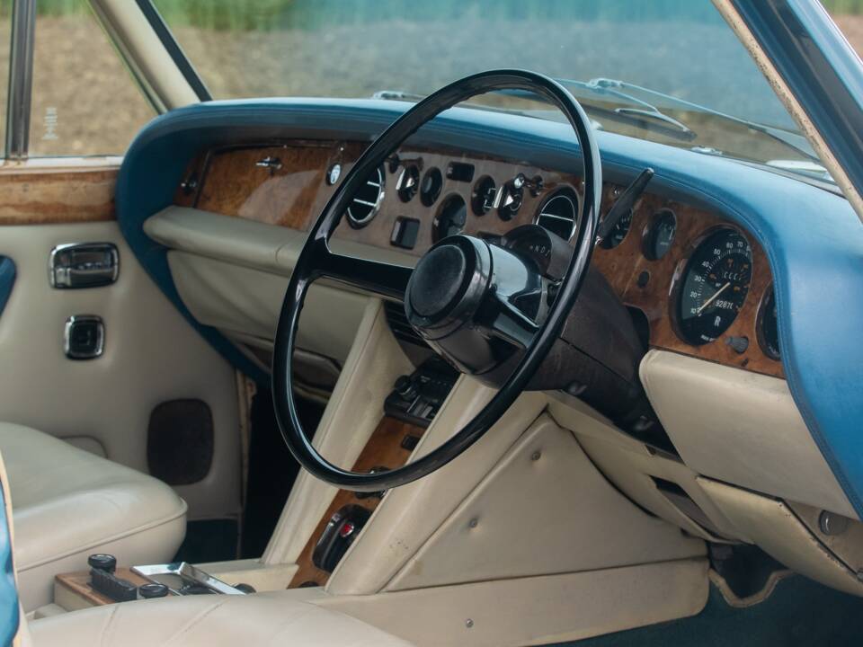 Image 4/50 of Rolls-Royce Silver Shadow I (1976)