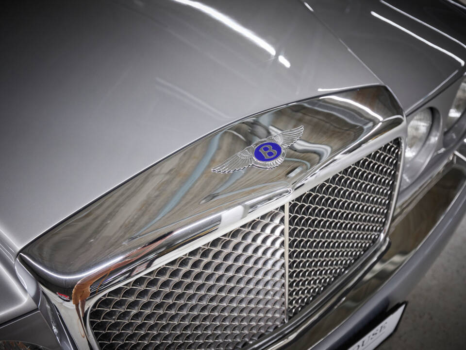 Image 13/77 of Bentley Azure (2001)