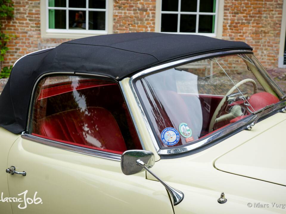Image 41/61 of Mercedes-Benz 190 SL (1959)