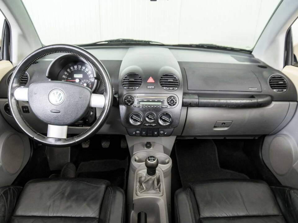 Imagen 7/48 de Volkswagen New Beetle 1.6 (2004)