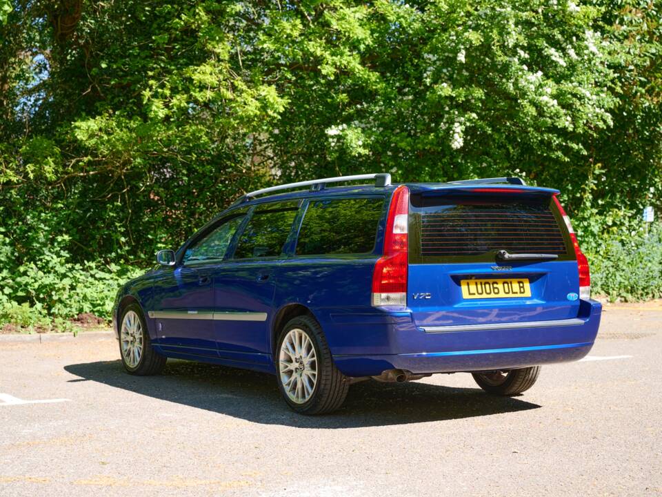 Image 17/50 of Volvo V 70 2.4 (2006)