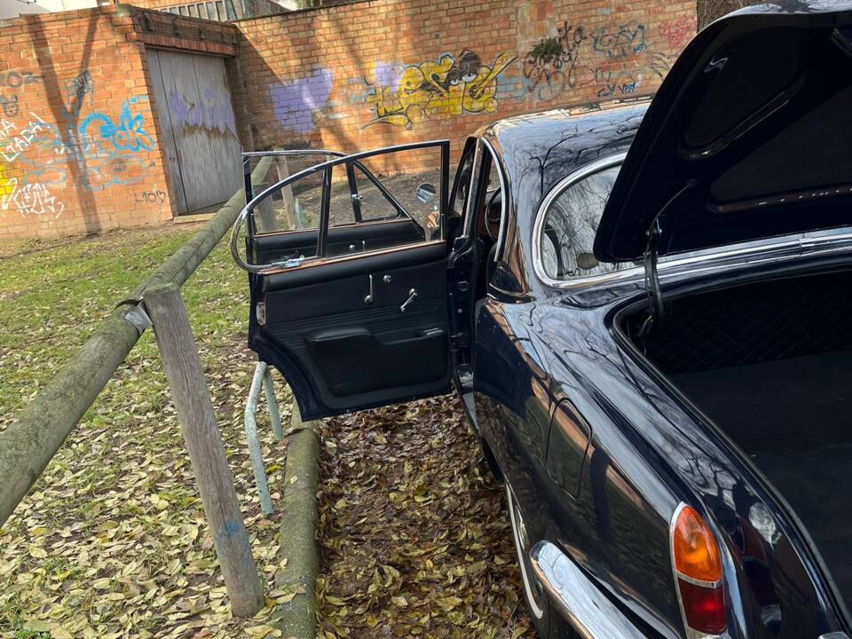 Image 17/51 of Jaguar 420 (1967)