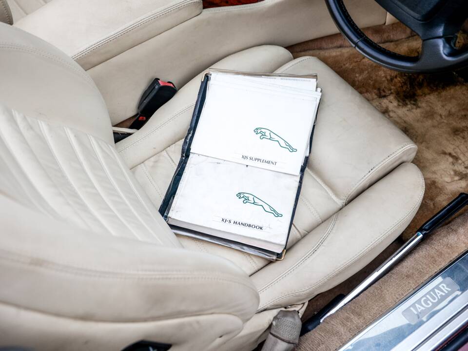 Image 38/45 of Jaguar XJS 5.3 V12 (1993)