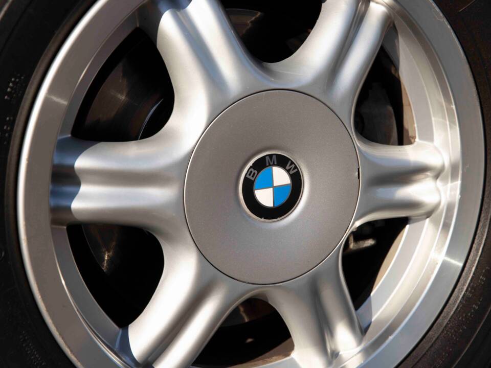 Bild 21/92 von BMW 325i (1994)