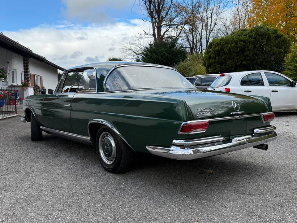 Afbeelding 4/46 van Mercedes-Benz 220 SE b (1961)