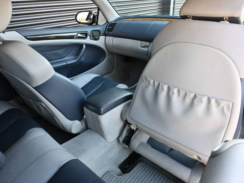 Image 43/50 of Mercedes-Benz CLK 230 Kompressor (2002)