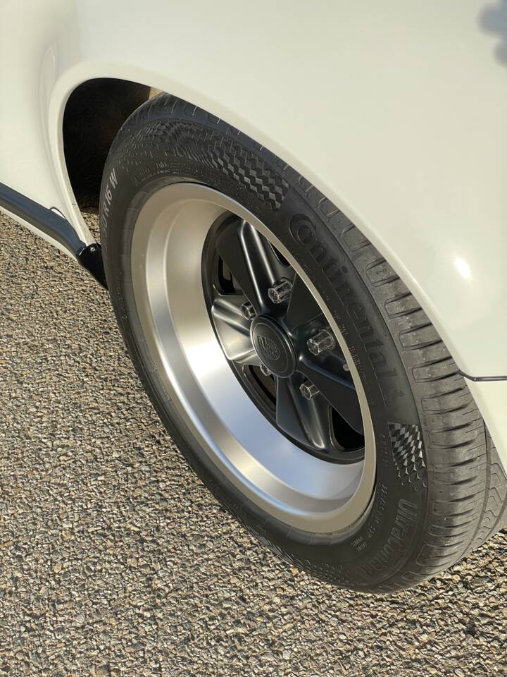 Bild 9/15 von Porsche 911 Carrera 3.2 (1985)