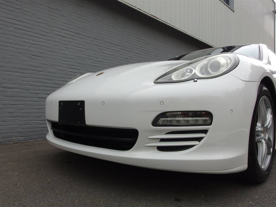 Image 12/98 of Porsche Panamera S (2010)