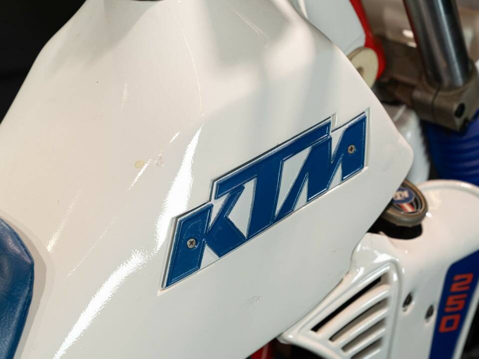 Imagen 22/50 de KTM DUMMY (1984)