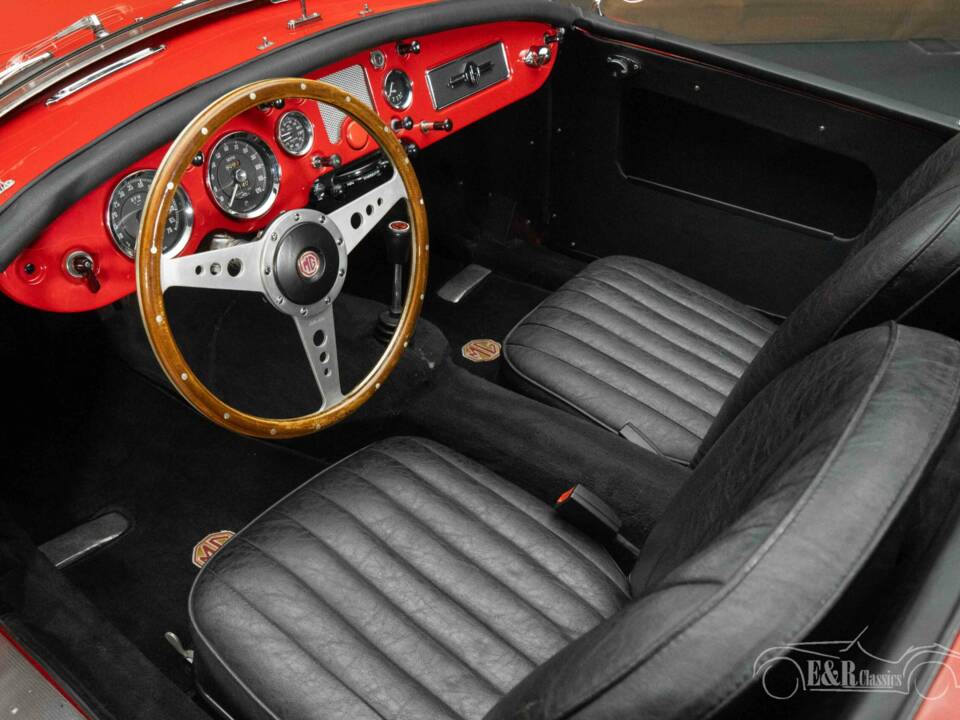Image 2/8 of MG MGA 1600 (1960)