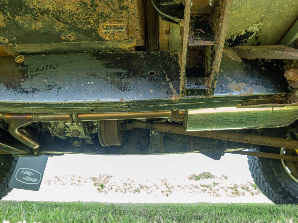 Image 12/33 of Land Rover Defender 110 (1983)