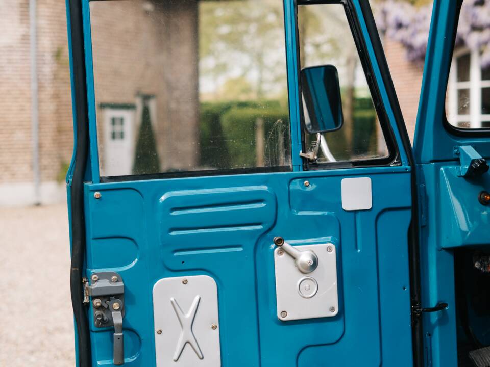 Image 14/27 of Toyota Land Cruiser FJ 45 (1976)
