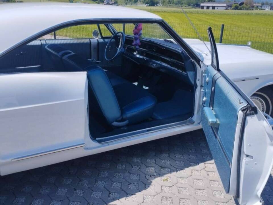 Image 7/23 of Buick Le Sabre Coupe (1966)