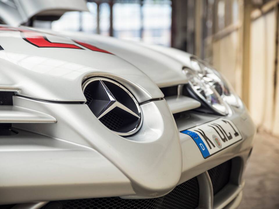 Image 34/61 of Mercedes-Benz SLR McLaren (2004)