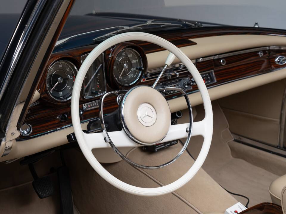 Bild 24/34 von Mercedes-Benz 250 SE (1966)