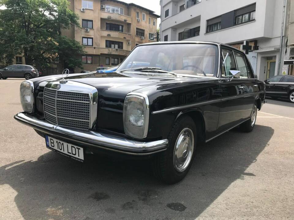 Image 7/8 de Mercedes-Benz 200 D (1970)
