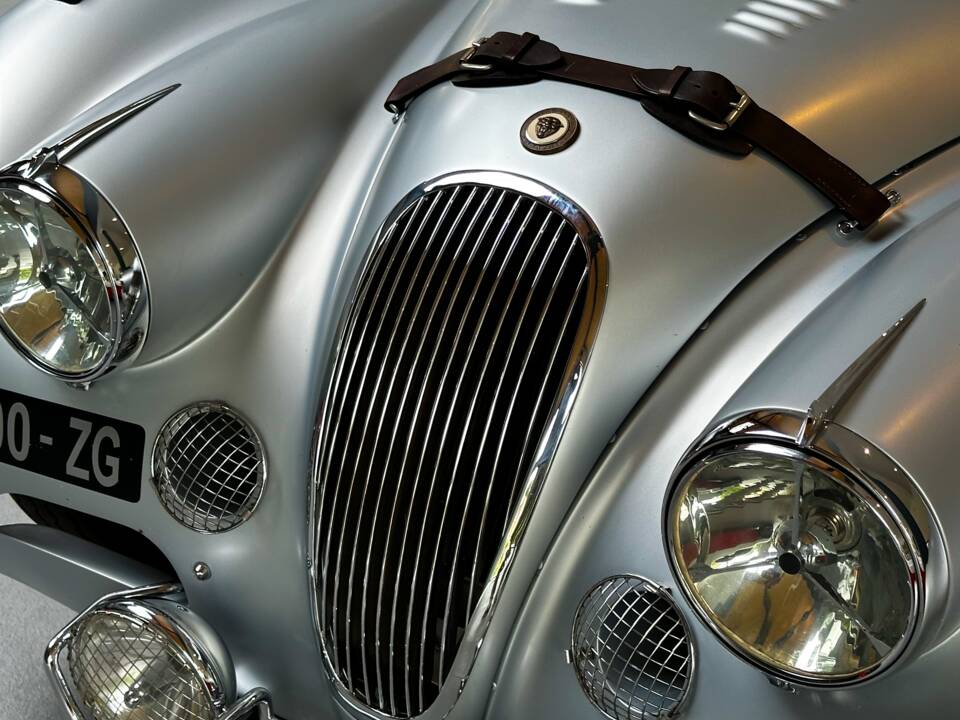 Image 22/26 of Jaguar XK 120 OTS (1952)
