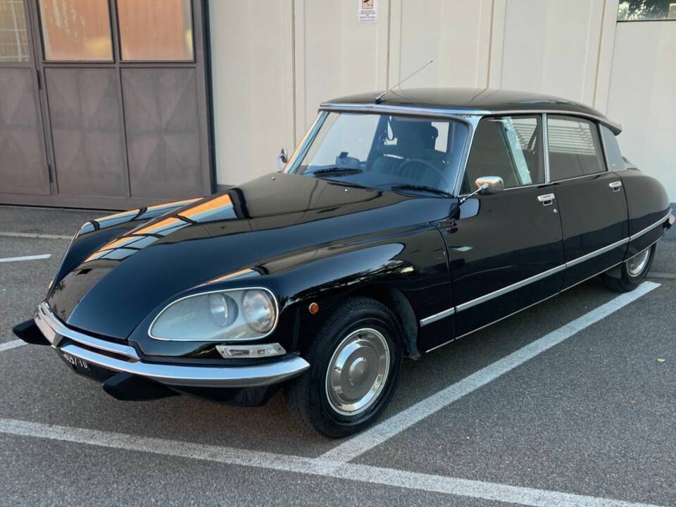 Image 4/8 of Citroën DS 23 (1972)