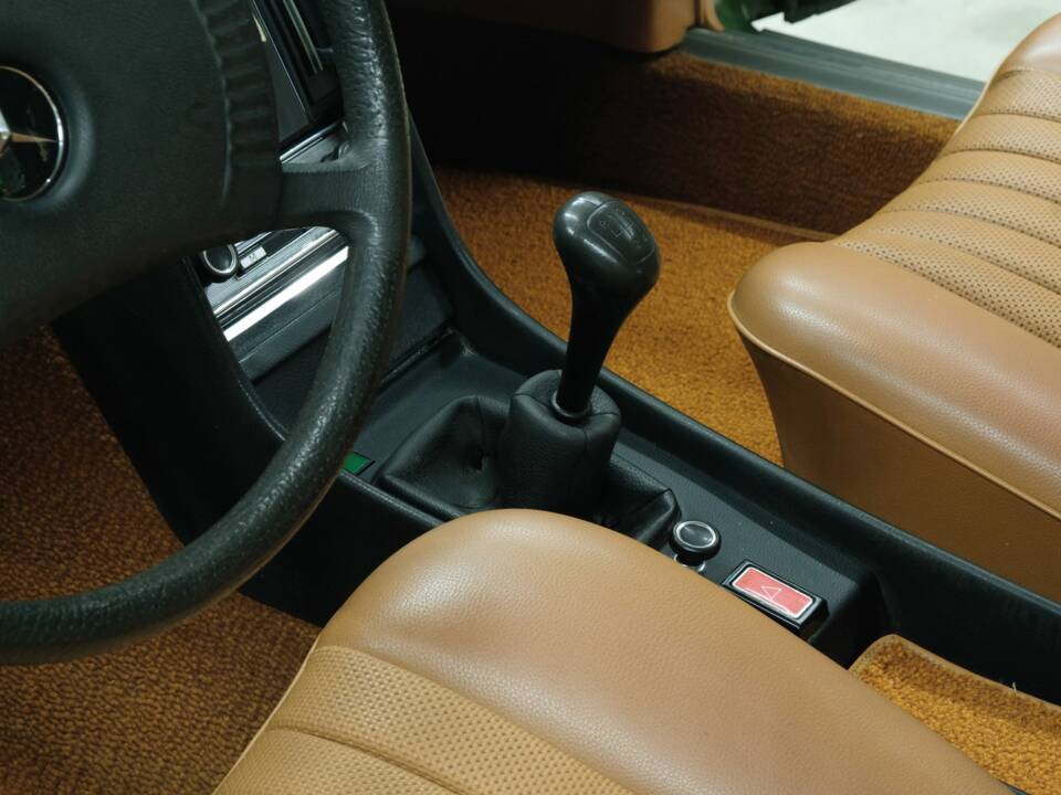 Image 38/50 de Mercedes-Benz 350 SE (1975)