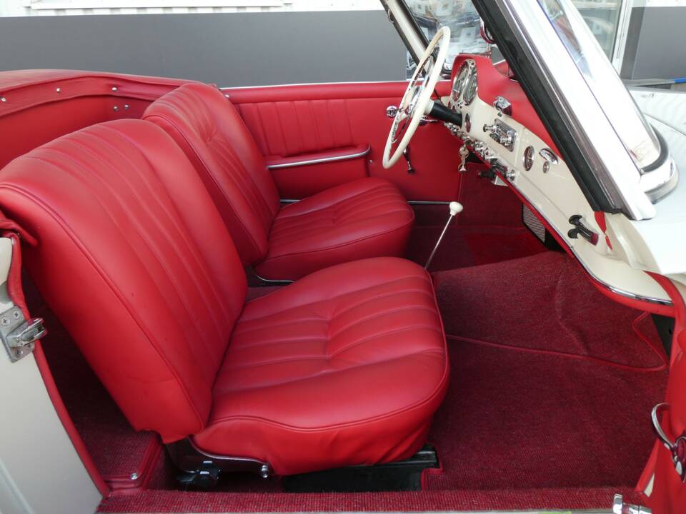 Image 13/27 of Mercedes-Benz 190 SL (1961)