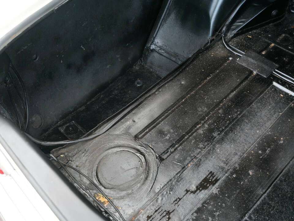 Image 22/50 of Mercedes-Benz 280 SE (1968)