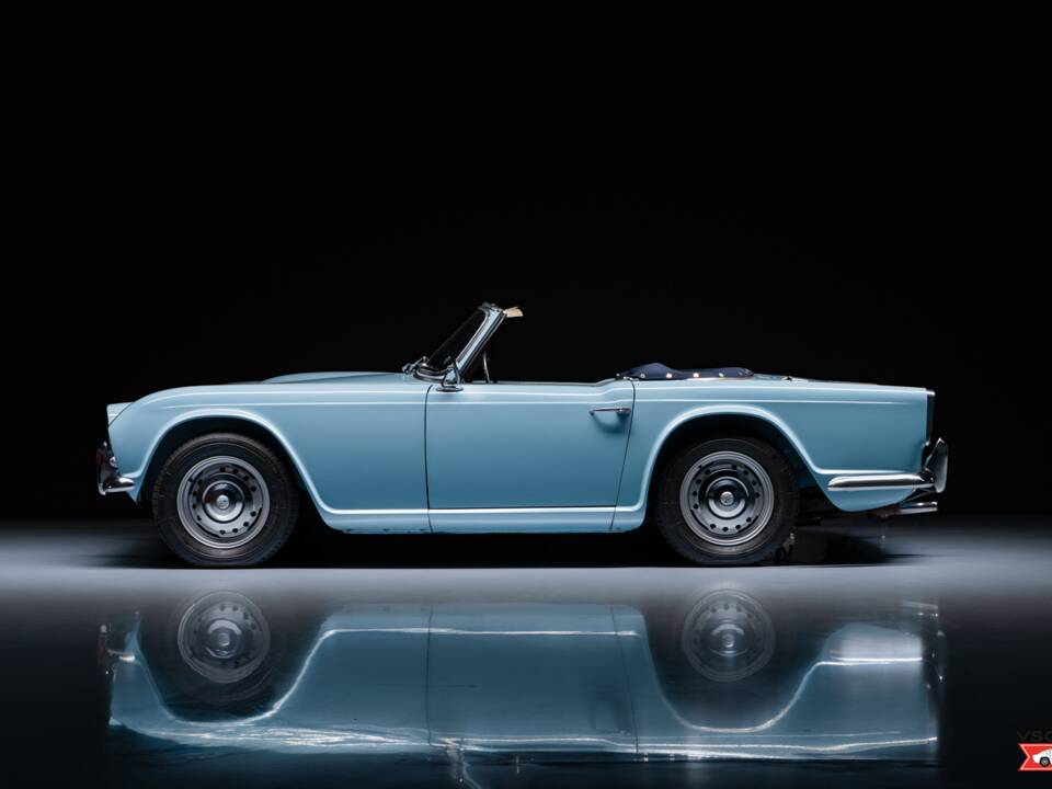 Image 2/33 of Triumph TR 4 (1962)